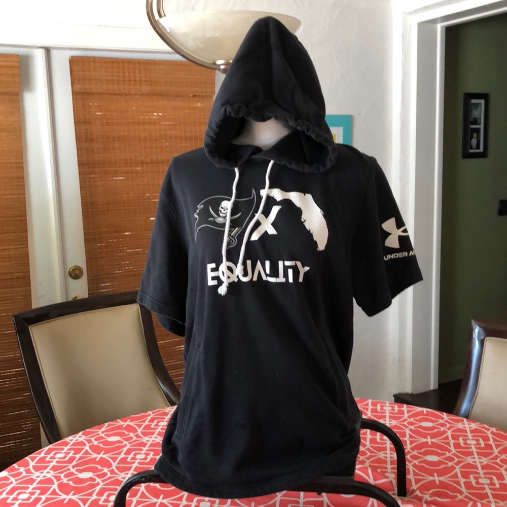 Under Armour Hoodie. Size L
